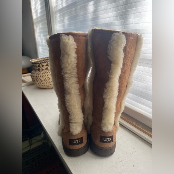 Ugg sunburst tall boot size 8 - Picture 4 of 8